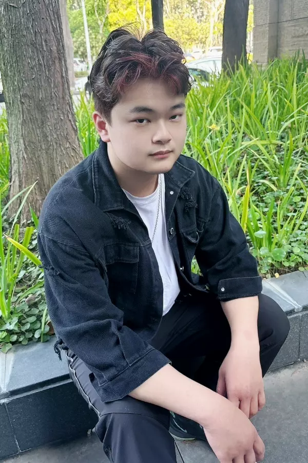 伊黛莉髮藝實習技術師Allen